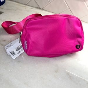 NWT Lululemon Belt Bag sonic pink 1L